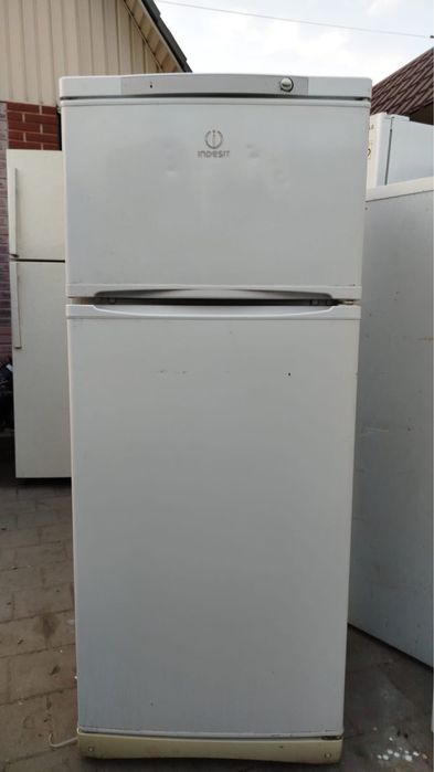 Indesit холодильник