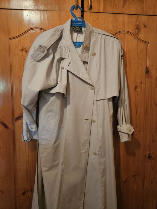 Плащ женский бежевый