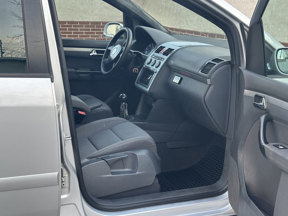 Vw Touran,  Motor 2.0 TDI , An 2005 Acte valabile. Pret 1750 euro
