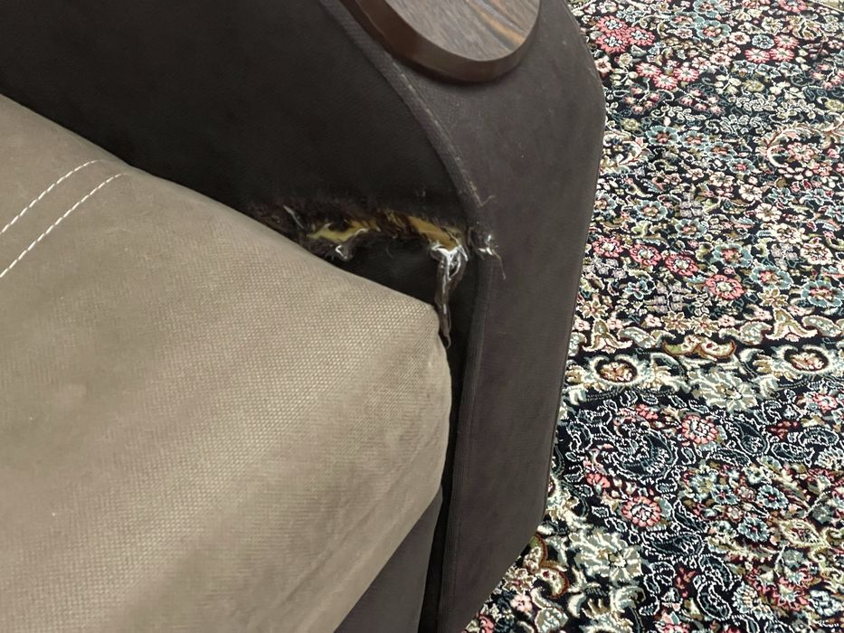 Диван б/у каричневый цвет