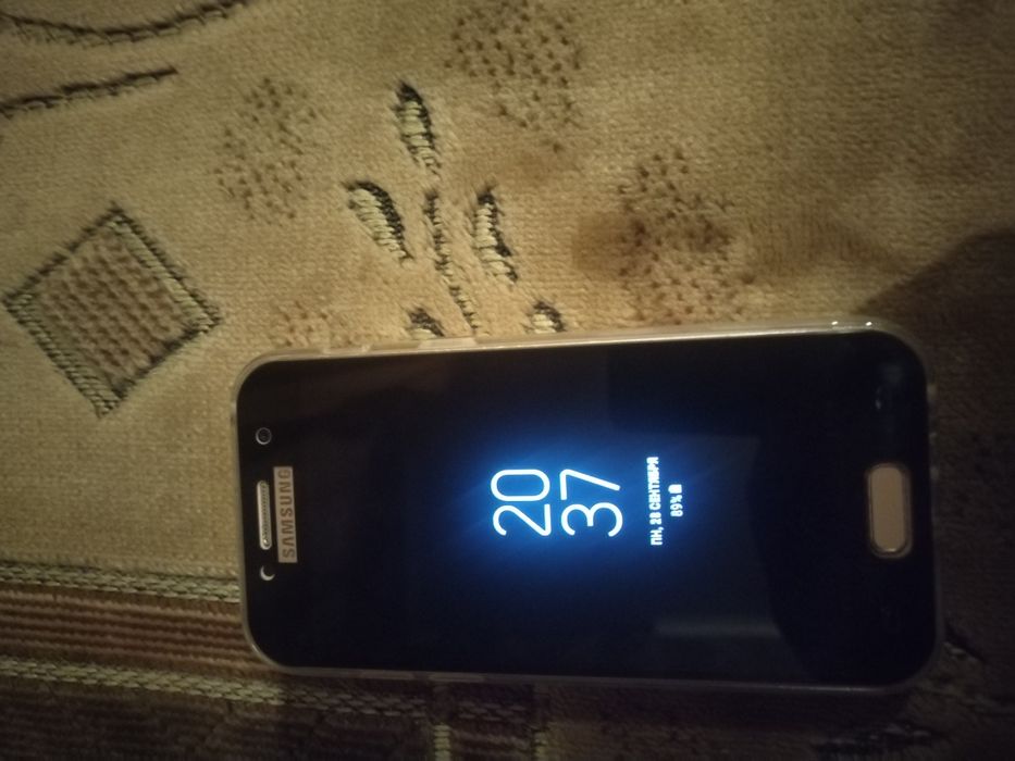 Продам Самсунг А3  17