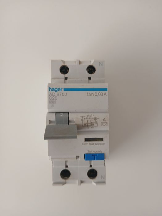 Vând 4 sigurante ptr tablou electric