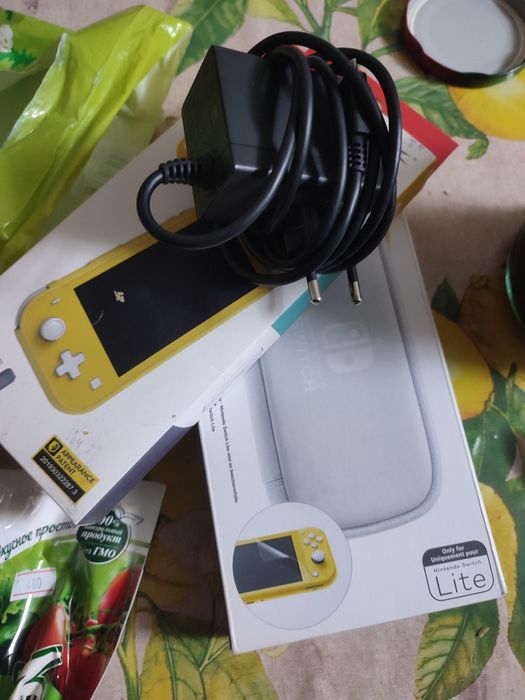 Продам Нинтендо свич лайт