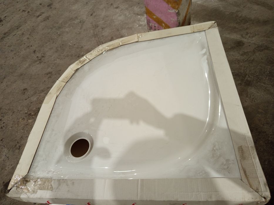 Душевой поддон, дно душевой кабины