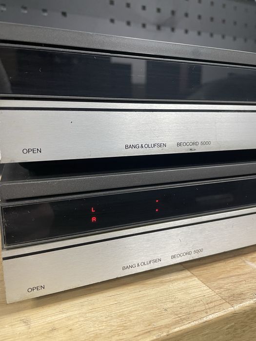 Deck bang olufsen beocord 5000 unul este functional unul nu se prinde