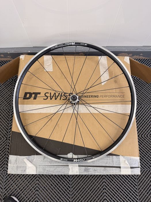 Задна капла шосеен велосипед DT Swiss R460