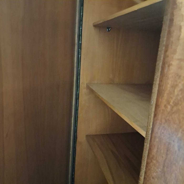 Ретро Трикрилен Гардероб от Орех