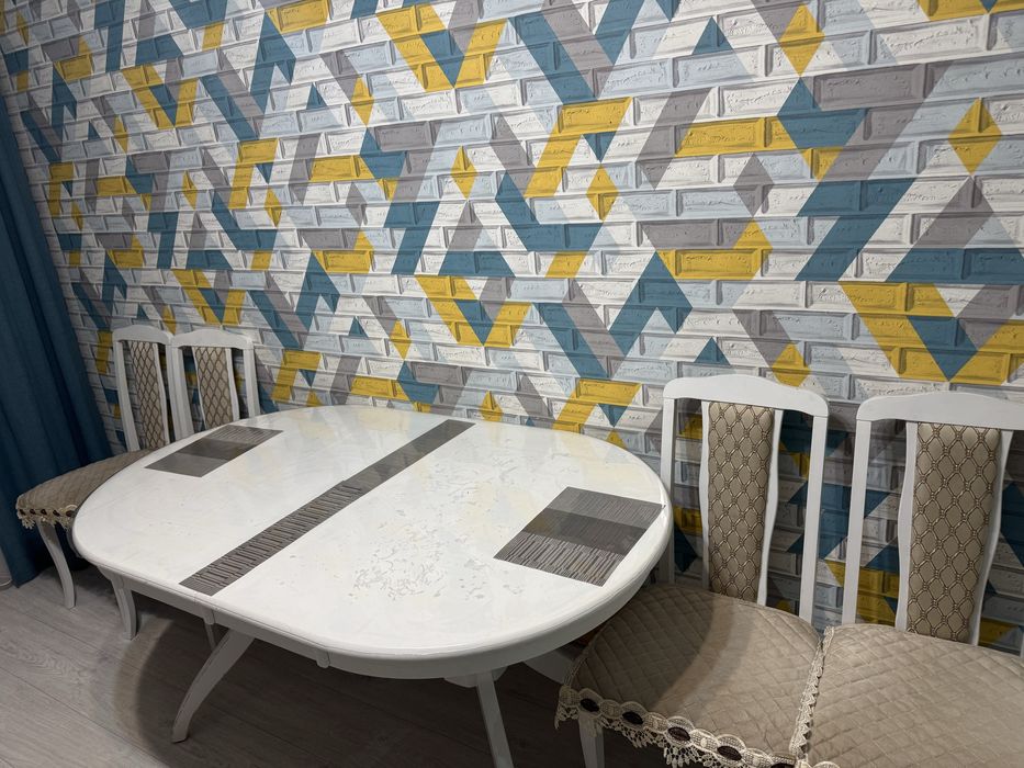 Стол со стульями