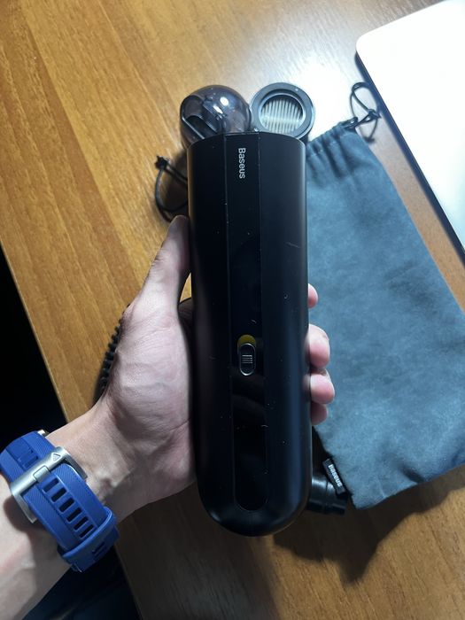 Автомобильный пылесос