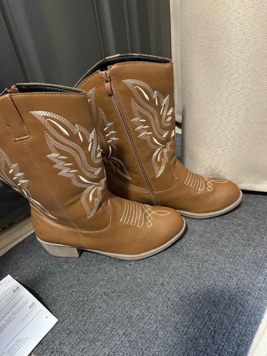 Ботуши дамски, тематични