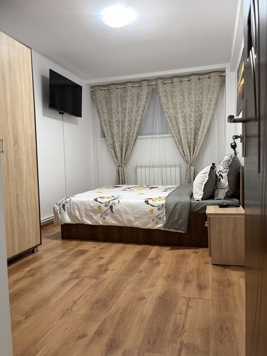 Inchiriez apartament 2 camere decomandate central