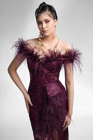 Rochie din dantela violet, cu corset si crapatura pe un picior Elena Perseil