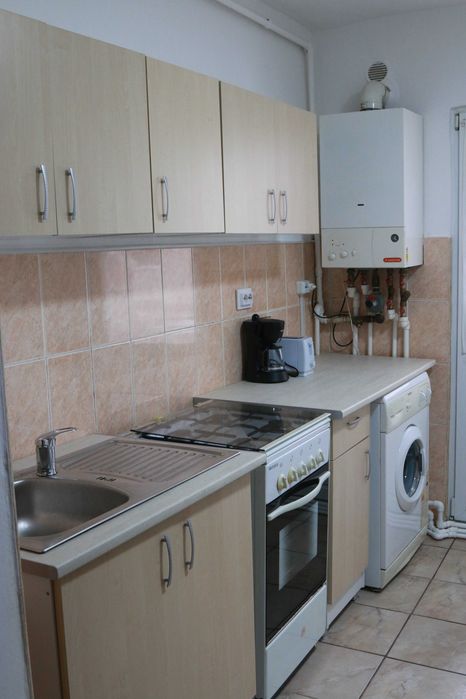 Inchiriez apartament 2 camere etajul 1