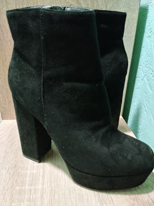 Дамски боти на ток