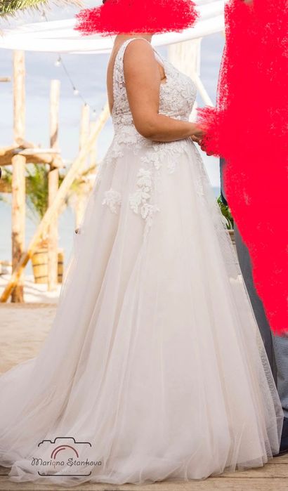 Нежна сватбена рокля