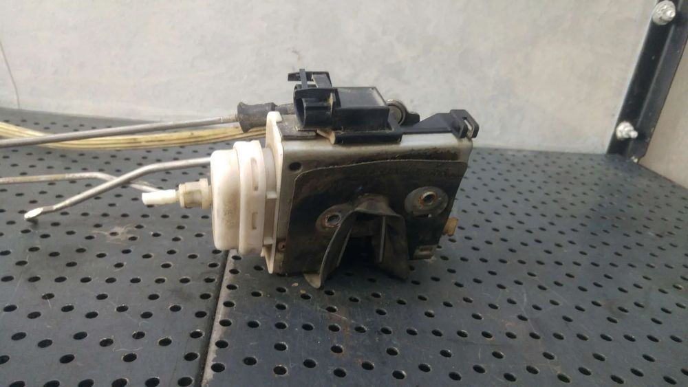 Broasca usa dreapta fata audi a4 b5 8d 4d0173a