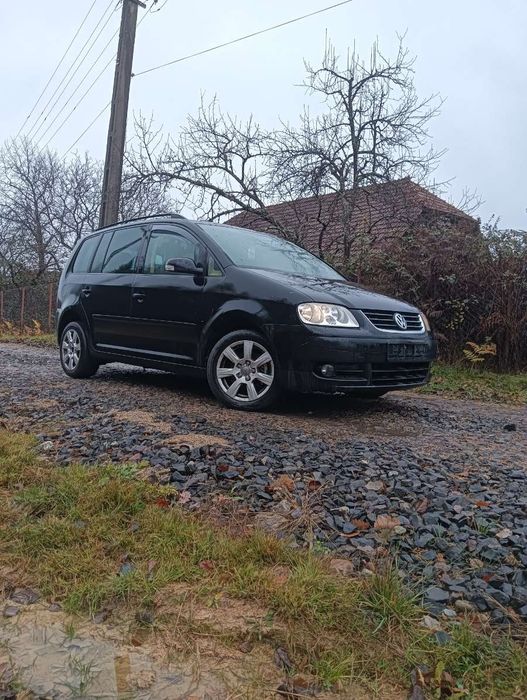 Vând Volkswagen Touran sau doar la schimb