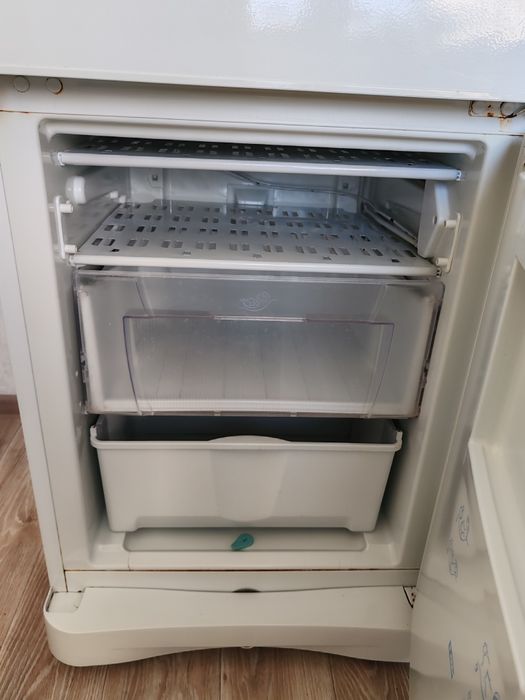 Холодильник indesit