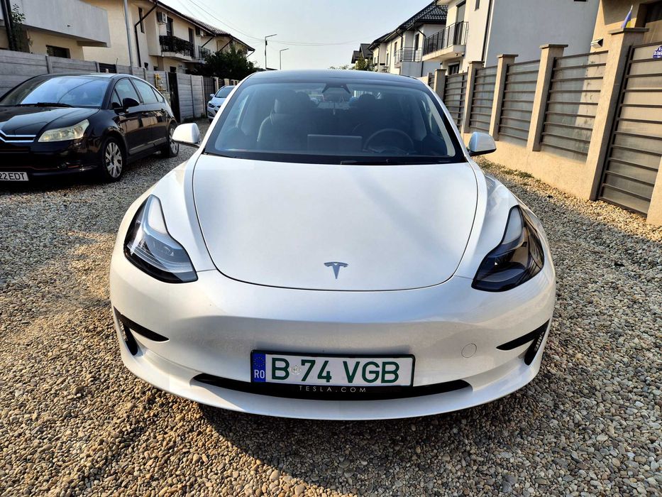 Vând Tesla model 3
