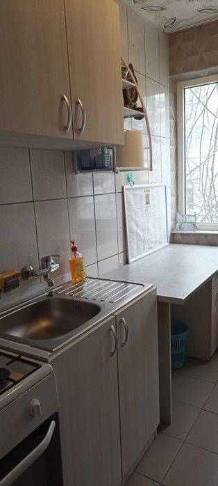 Închiriez apartament cu doua camere.