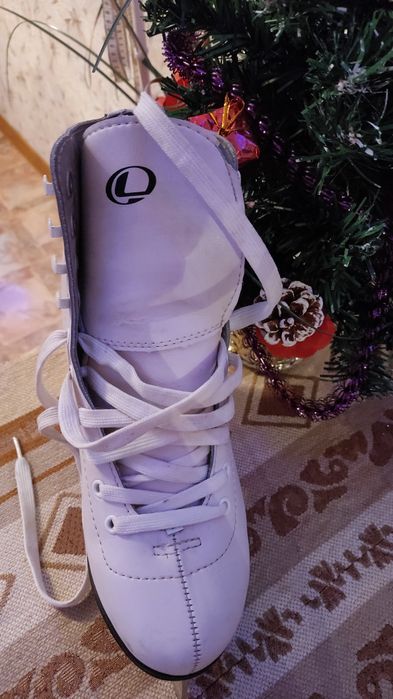 Продам фигурные коньки.