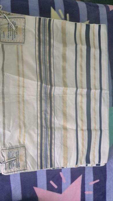 Vând tallit(șal de rugăciune evreiesc), original, purtat foarte puțin.