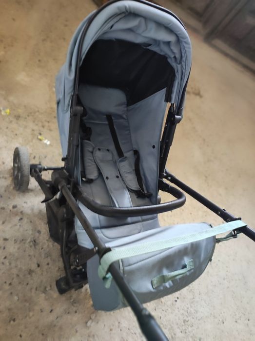 Коляска сотилади