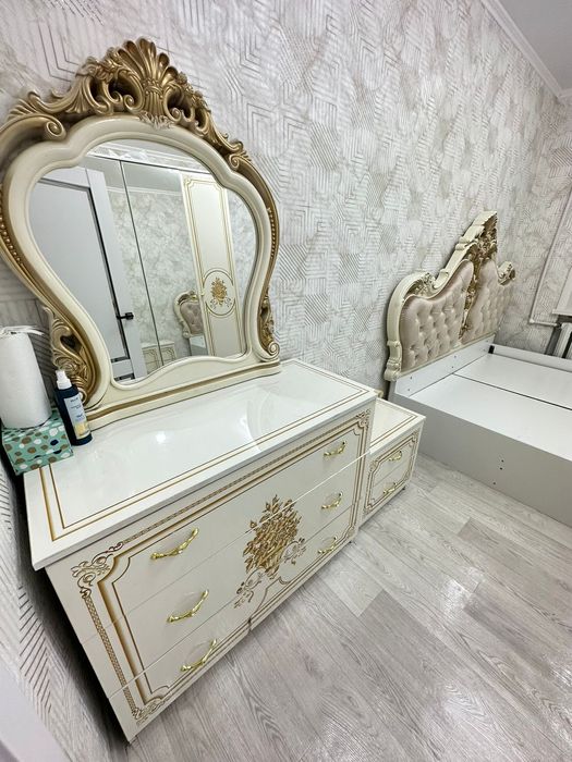 Продам спальный гарнитур б/у