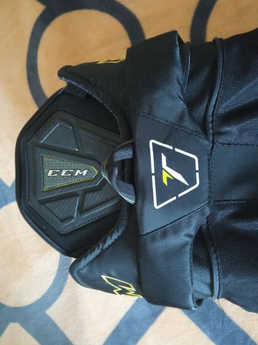 Хоккейные шорты.