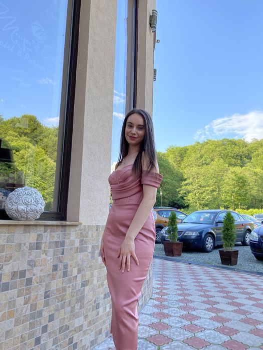 Rochie roz, de vânzare