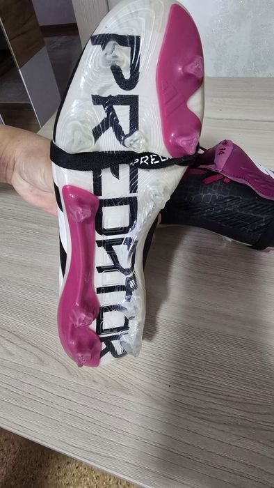 Продам бутсы,новые 41 размер