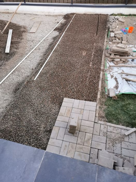 Transport marfa, sort, nisip, pietriș, pământ, moloz.