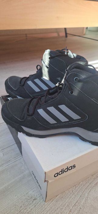 Зимни обувки adidas terex