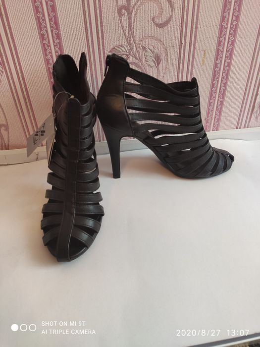 Босоножки дизайнерские