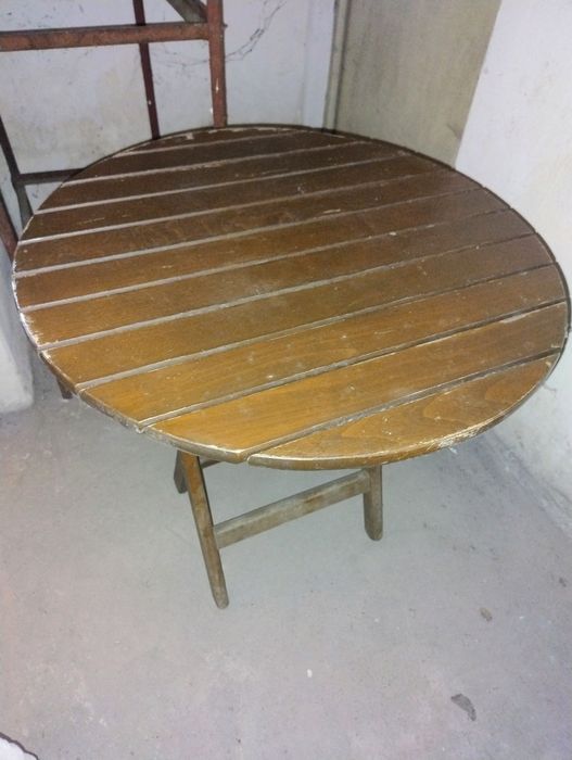 Дървена маса от масив