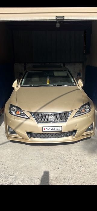 Накладка на передний бампер lexus is
