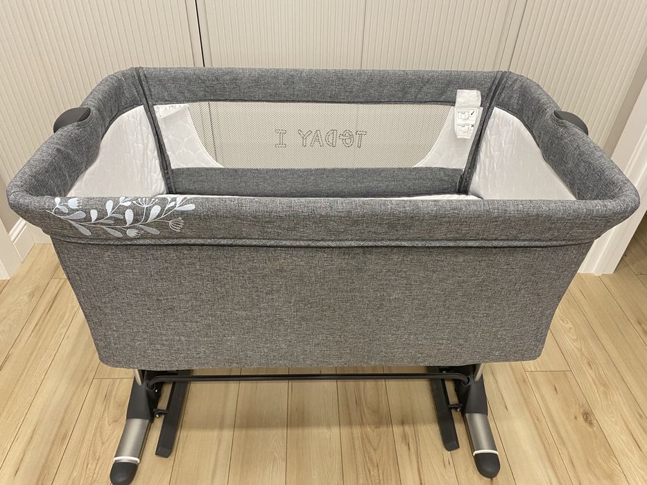 Продам приставную колыбель