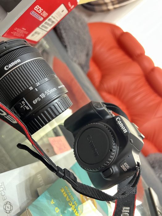 Canon 250d cu obiectiv 18-55mm,ca nou