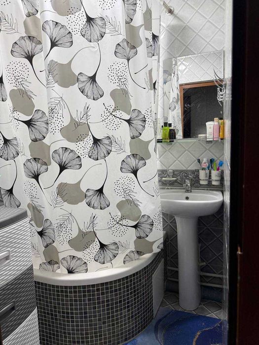 Коракамиш 3 хона яхши ремонт Тансикбой бозорча олдида Туркистон олдида