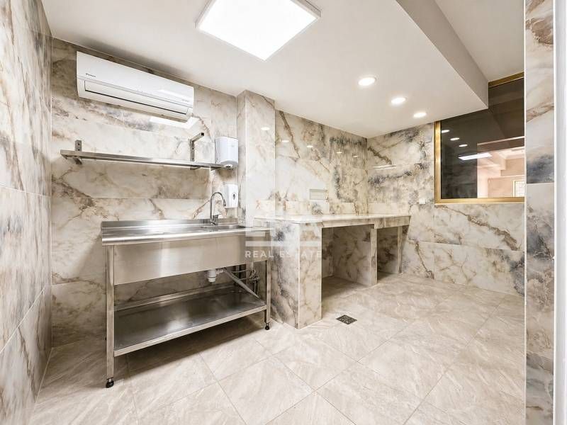 Дава се под наем Заведение в София, Център - 220 кв.м за 3989.73 € - Снимка #10