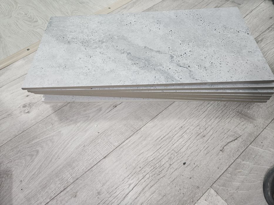 Продам керамогранитную плитку.