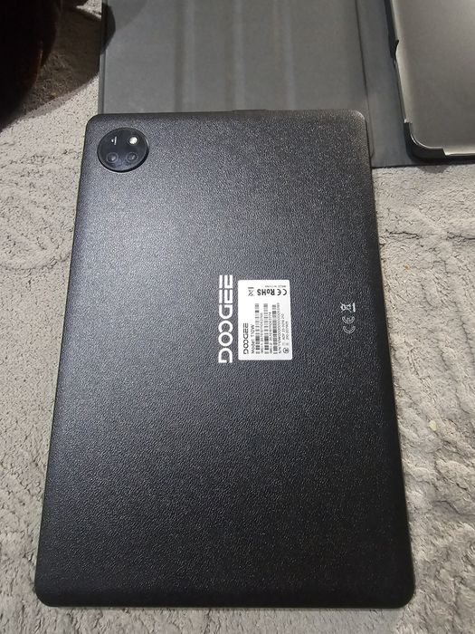 Vând tableta noua