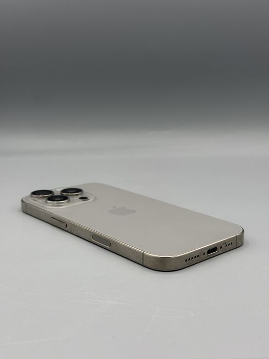 iPhone 15 Pro / 128 GB / Baterie 92% / 372 cicluri / Natural Titanium / Impecabil / Garantie un an / Stare buna