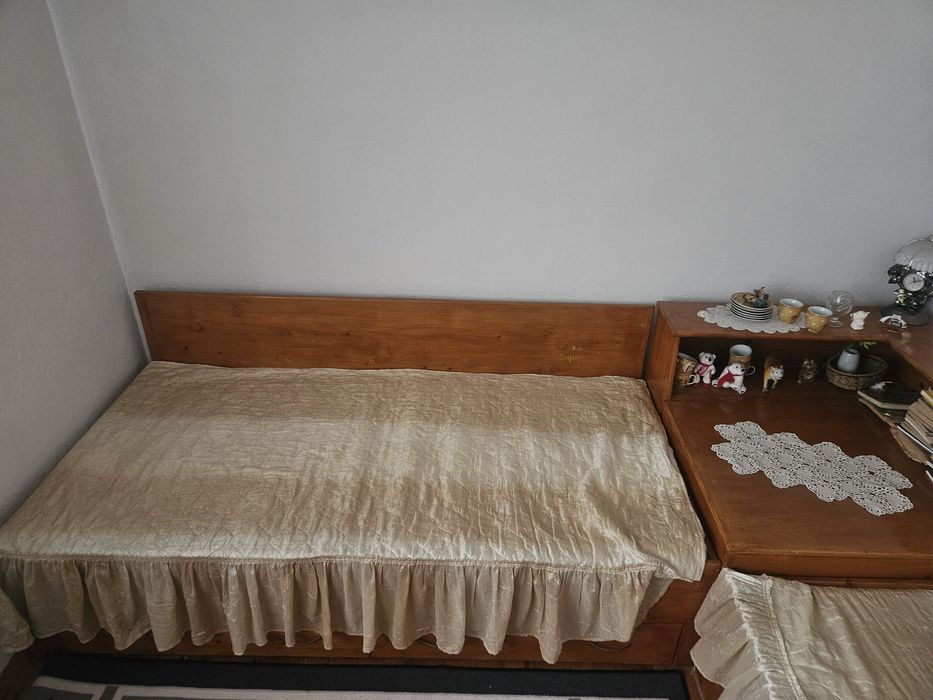 Ъглова спалня с ракла - масив