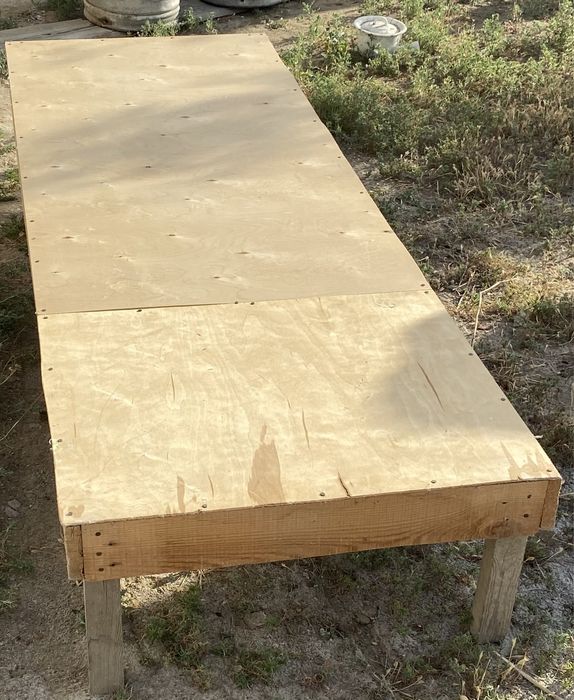 Столы в отличном состояний. каждый.