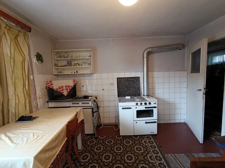 двуетажна къща с гараж