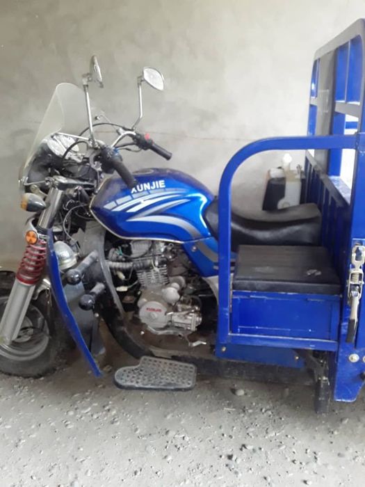 Xunjie yangi turibdi