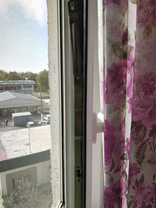 Защита детей от выпадения из окна. Ограничитель на окно.