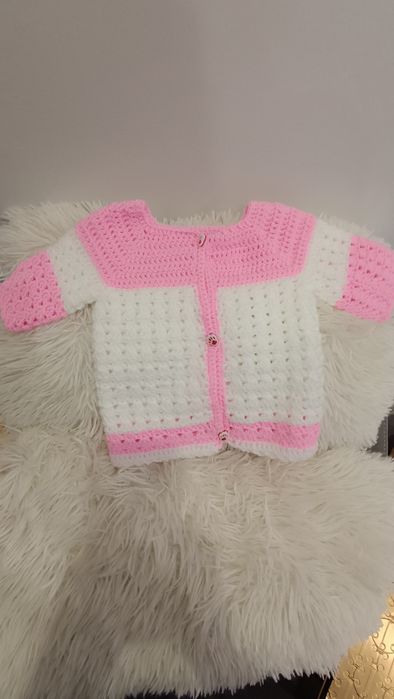 Плетена бебешка блузка за момиче