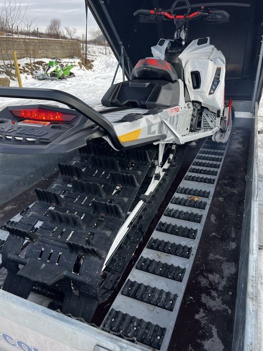 Snowmobil ski doo snowmobile turbo